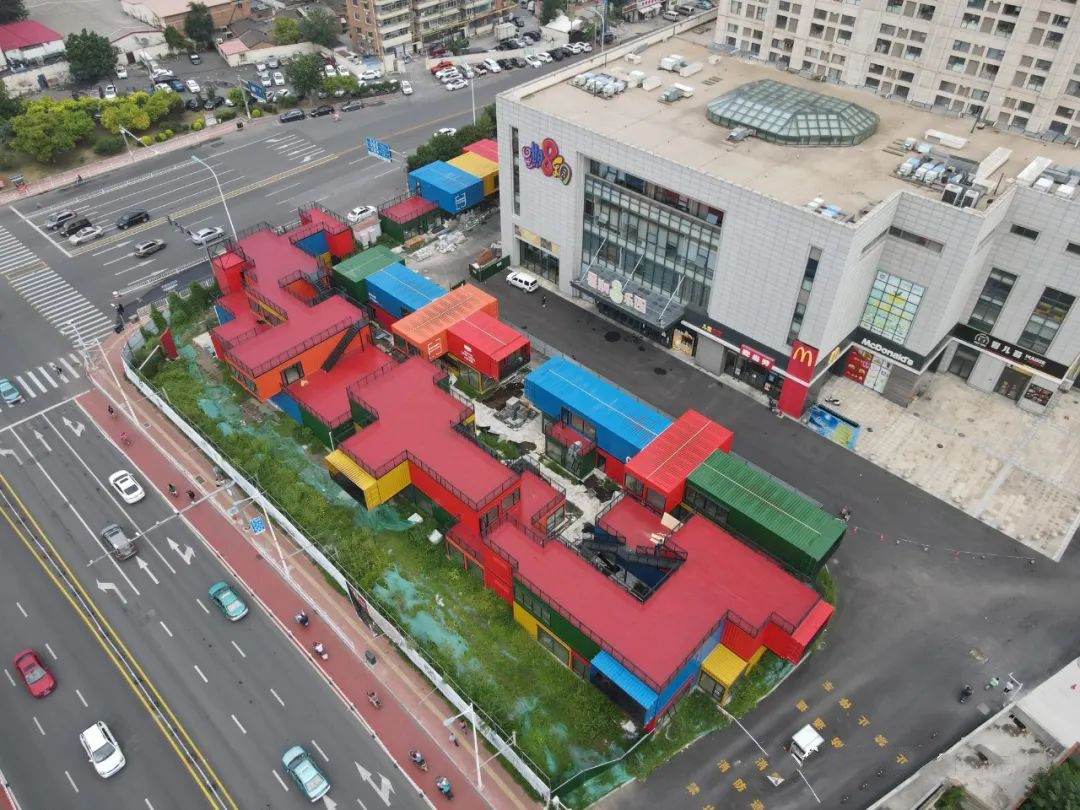城市中心的集装箱商业街区